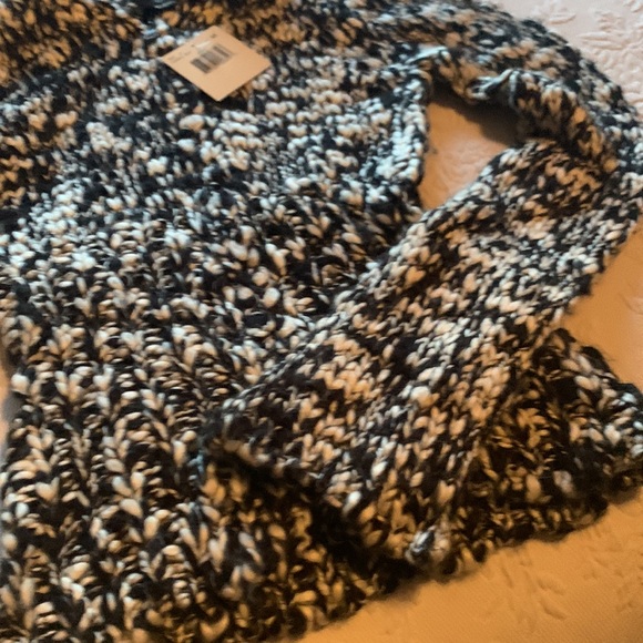 NWT Guess Jeans sweater - Picture 2 of 5
